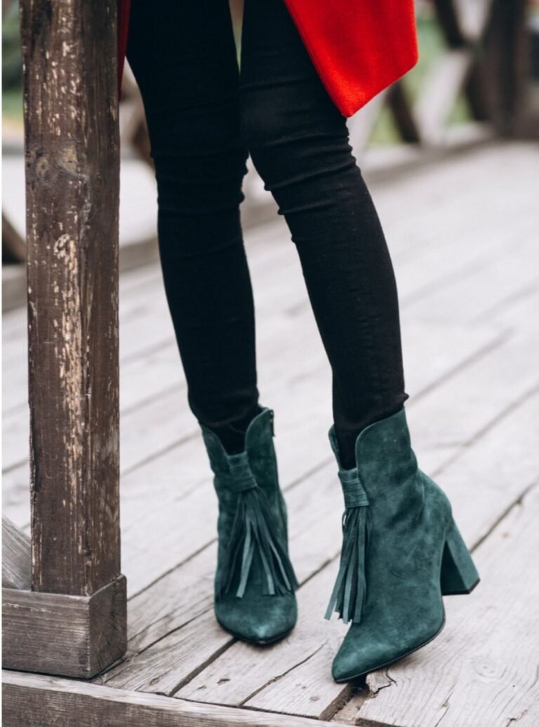 Versace Women’s Fashionable and Designer Boots: A Symbol of Luxury Fashion